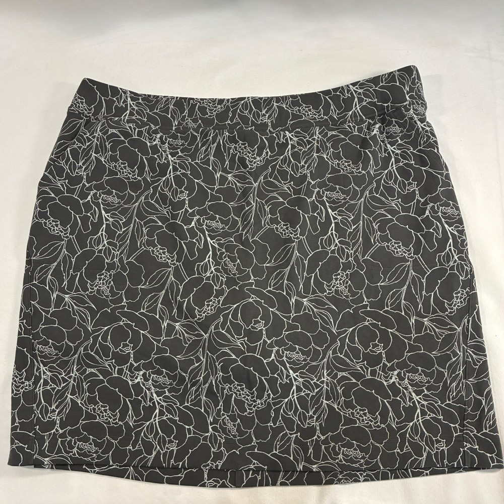 Duluth Trading Co Black Floral Skort with White Outline